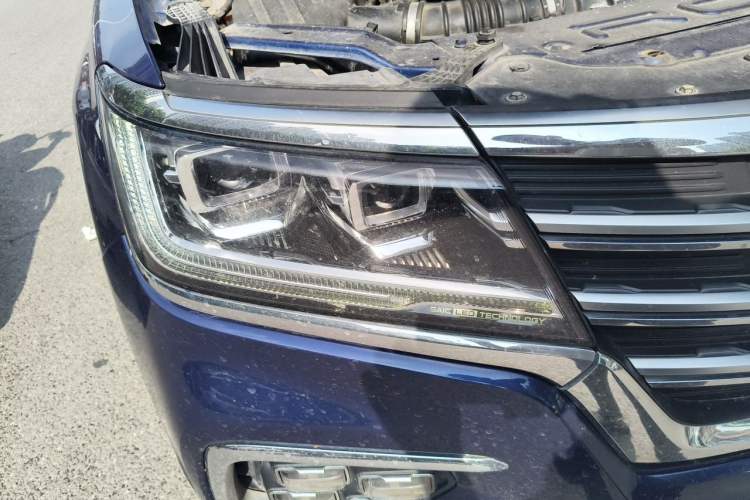 Used Roewe RX8 2018 30T Smart Connectivity Two-Wheel Drive Flagship Edition Right Front Headlight