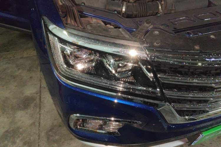 Used Roewe RX8 2018 30T Smart Connectivity Two-Wheel Drive Flagship Edition Right Front Headlight
