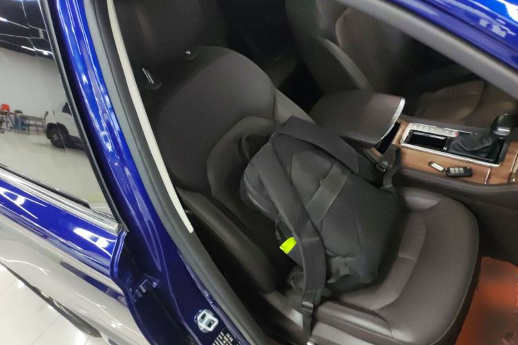 Used Roewe RX8 2018 30T Smart Connectivity Two-Wheel Drive Flagship Edition Right Front Seat