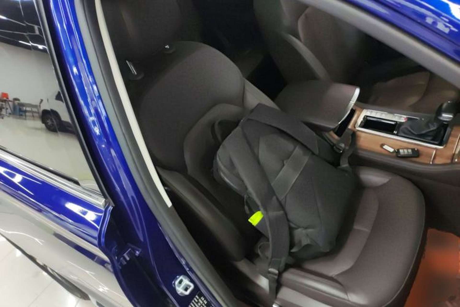 Used Roewe RX8 2018 30T Smart Connectivity Two-Wheel Drive Flagship Edition Right Front Seat