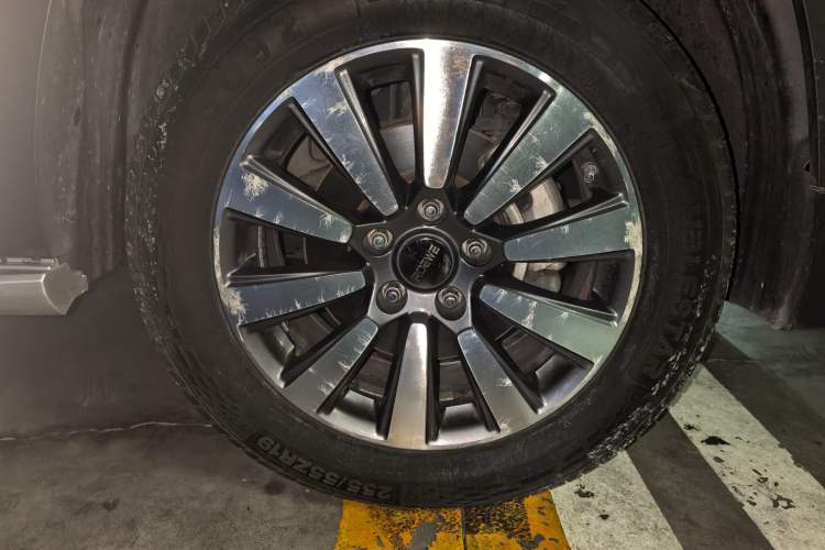 Used Roewe RX8 2018 30T Smart Connectivity Two-Wheel Drive Supreme Edition Right Front Wheel Hub