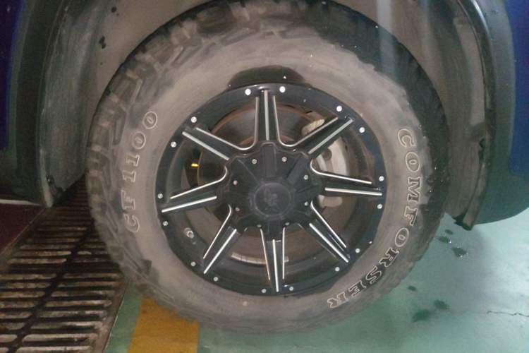 Used Roewe RX8 2018 30T Smart Connectivity All-Wheel Drive Supreme Edition Right Front Wheel Hub