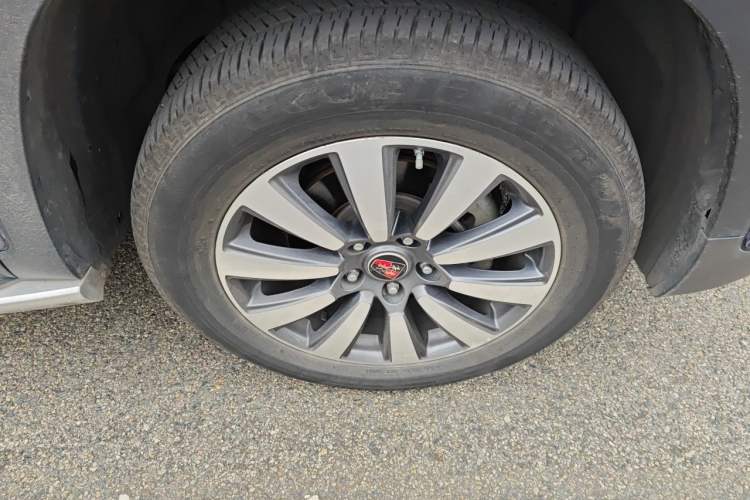 Used Roewe RX8 2018 30T Smart Connectivity Two-Wheel Drive Supreme Edition Right Front Wheel Hub