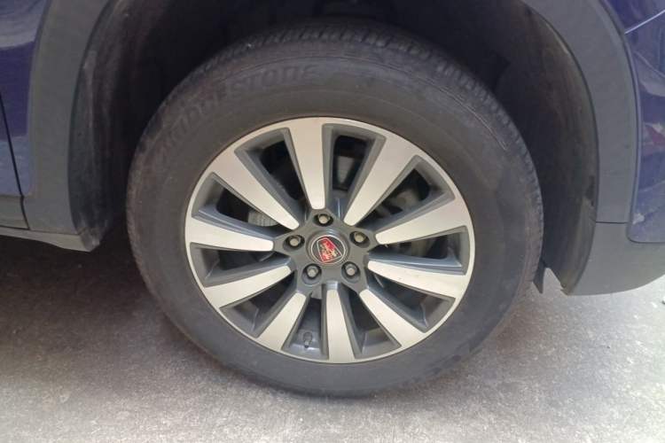Used Roewe RX8 2018 30T Two-Wheel Drive Flagship Edition Right Front Wheel Hub