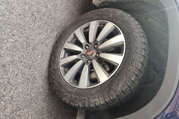 Used Roewe RX8 2018 30T Smart Connectivity Four-Wheel Drive Flagship Edition Right Front Wheel Hub
