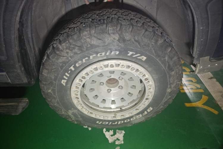 Used Roewe RX8 2018 30T Smart Connectivity All-Wheel Drive Supreme Edition Right Front Wheel Hub