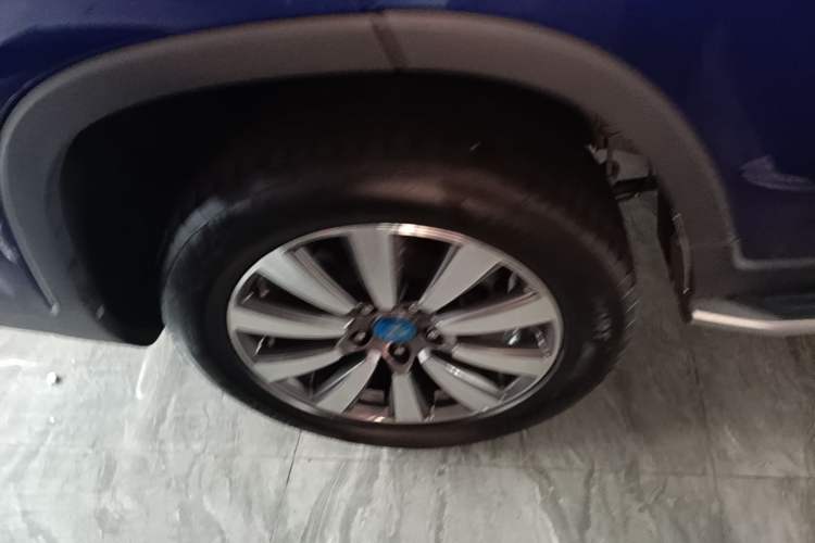 Used Roewe RX8 2018 30T Smart Connectivity Two-Wheel Drive Flagship Edition Right Rear Wheel Hub