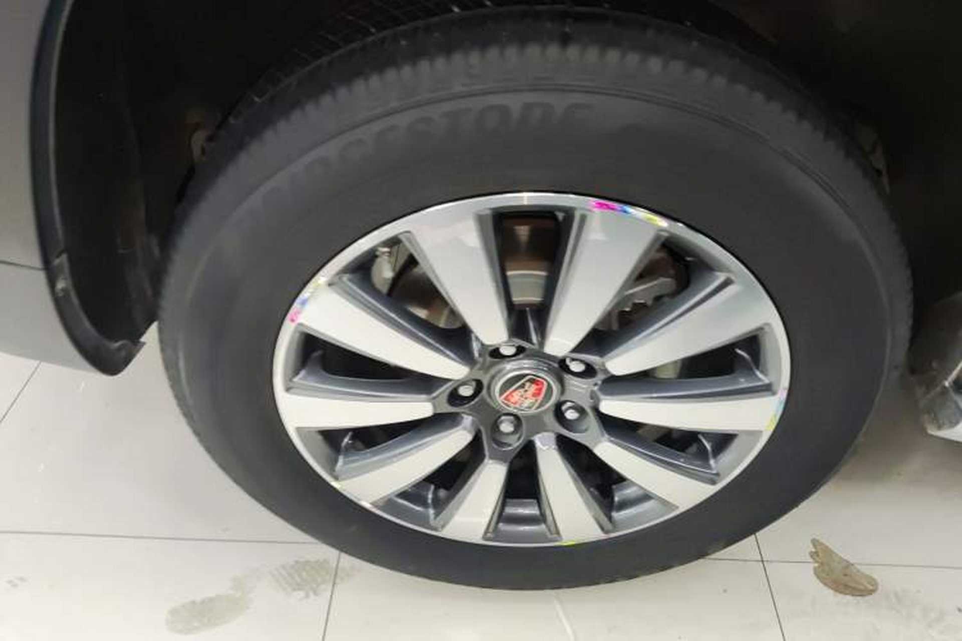 Used Roewe RX8 2018 30T Smart Connectivity Two-Wheel Drive Flagship Edition Right Rear Wheel Hub