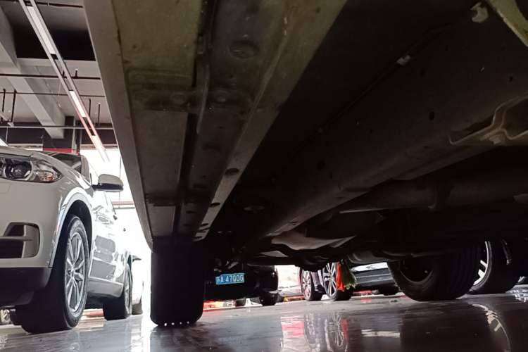 Used Roewe RX8 2018 30T Smart Connectivity Two-Wheel Drive Flagship Edition Right Side Sill