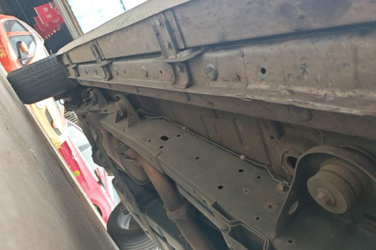 Used Roewe RX8 2018 30T Smart Connectivity Two-Wheel Drive Supreme Edition Right Side Sill