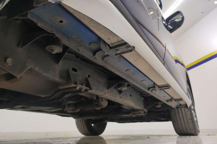 Used Roewe RX8 2018 30T Smart Connectivity Two-Wheel Drive Supreme Edition Right Side Sill