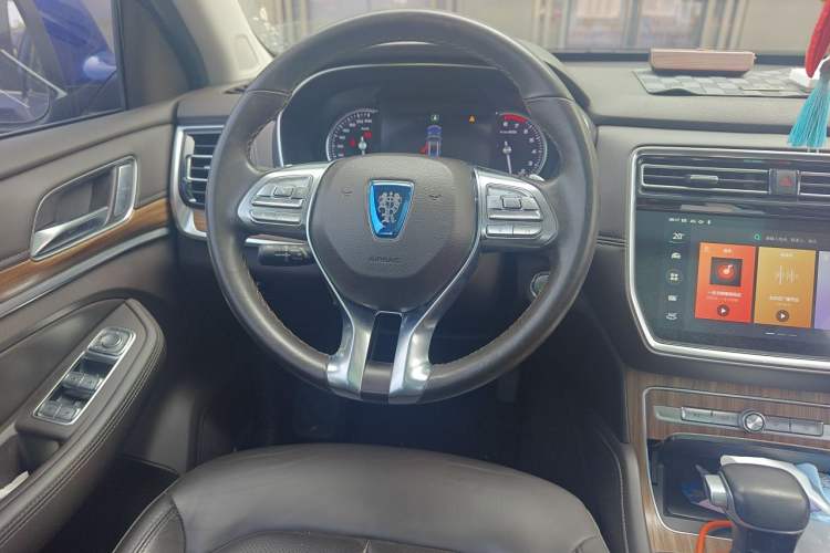 Used Roewe RX8 2018 30T Smart Connectivity Two-Wheel Drive Flagship Edition Steering Wheel