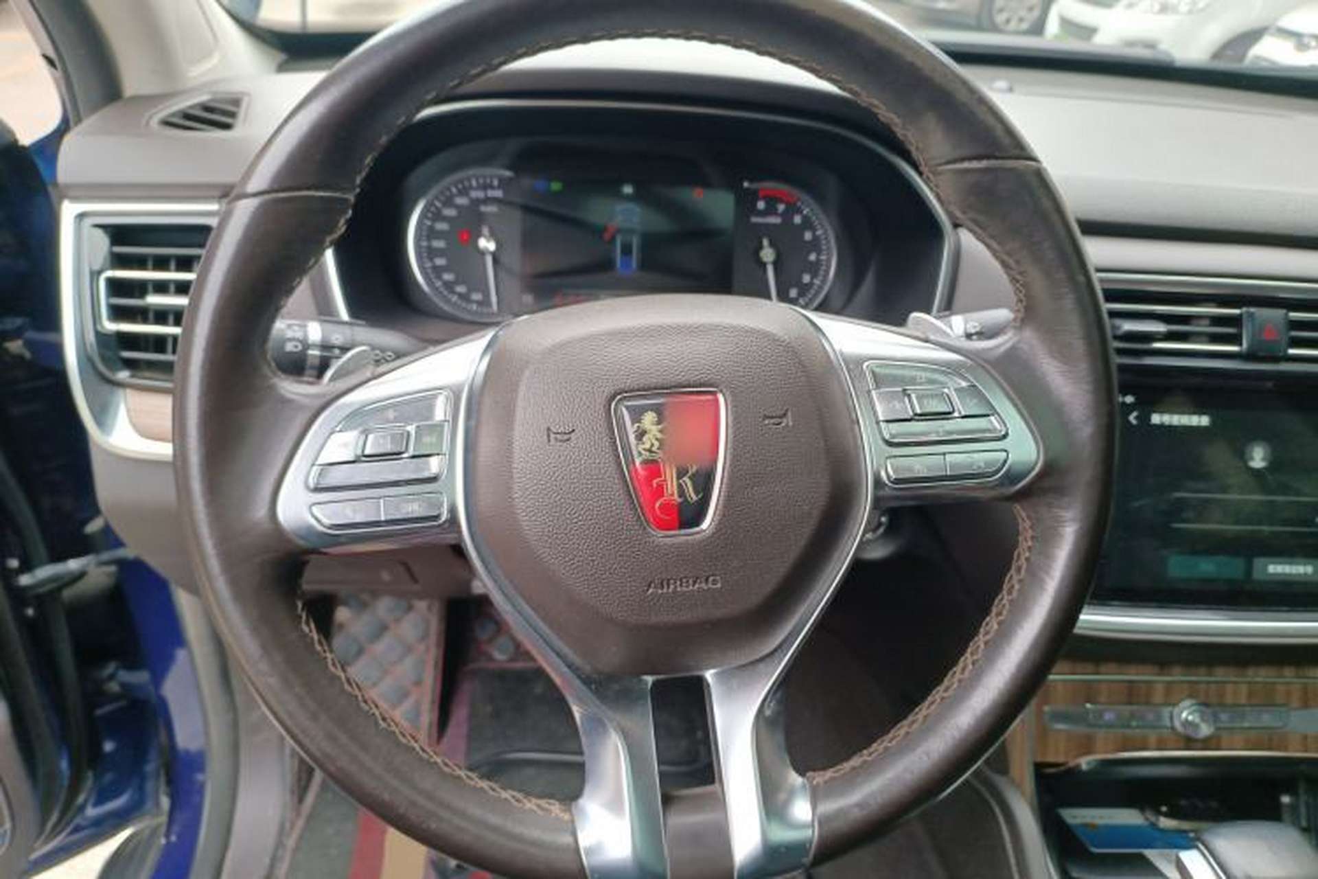 Used Roewe RX8 2018 30T Smart Connectivity Two-Wheel Drive Flagship Edition Steering Wheel