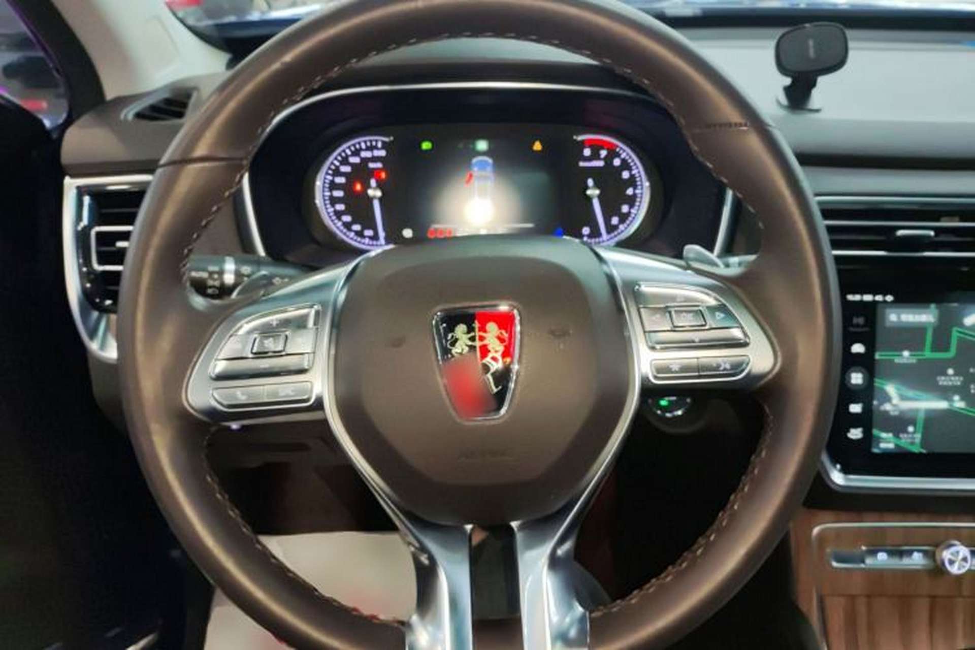 Used Roewe RX8 2018 30T Smart Connectivity Two-Wheel Drive Flagship Edition Steering Wheel
