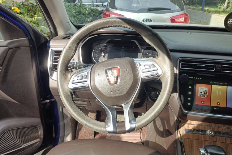 Used Roewe RX8 2018 30T Smart Connectivity Four-Wheel Drive Flagship Edition Steering Wheel