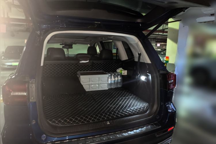 Used Roewe RX8 2018 30T Smart Connectivity Two-Wheel Drive Supreme Edition Trunk