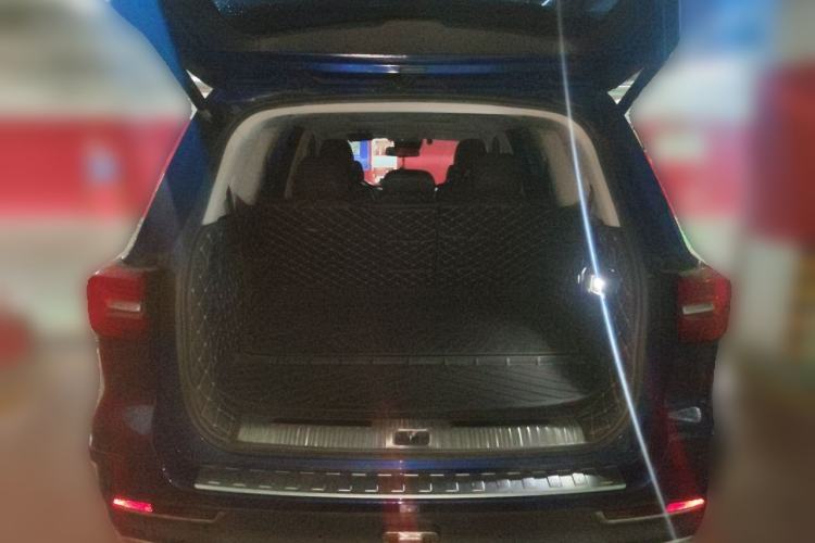 Used Roewe RX8 2018 30T Smart Connectivity All-Wheel Drive Supreme Edition Trunk