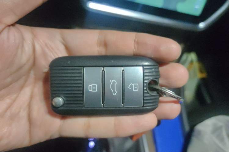Used Roewe RX8 2018 30T Smart Connectivity All-Wheel Drive Supreme Edition Vehicle Key