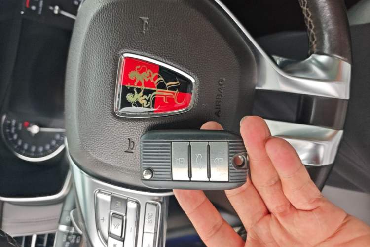 Used Roewe RX8 2018 30T Smart Connectivity Two-Wheel Drive Supreme Edition Vehicle Key