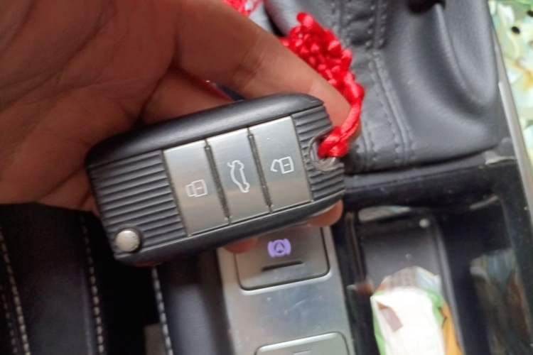 Used Roewe RX8 2018 30T Two-Wheel Drive Flagship Edition Vehicle Key