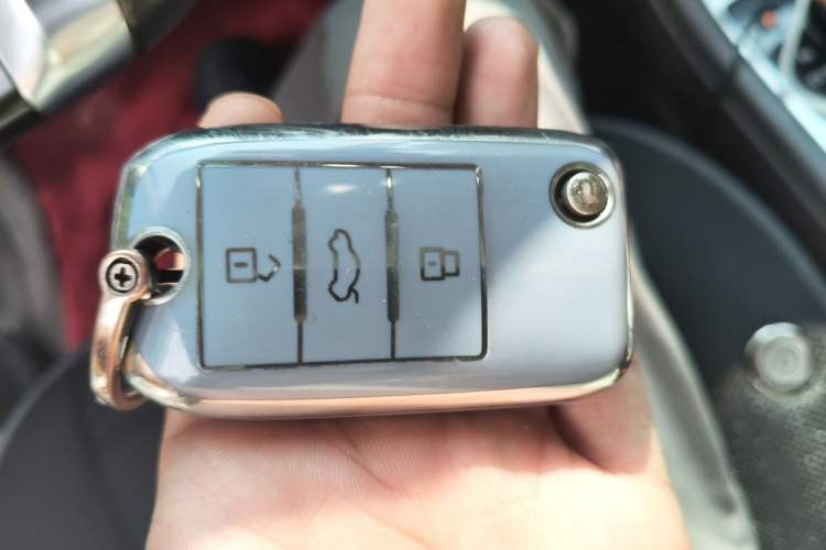 Used Roewe RX8 2018 30T Smart Connectivity Two-Wheel Drive Flagship Edition Vehicle Key