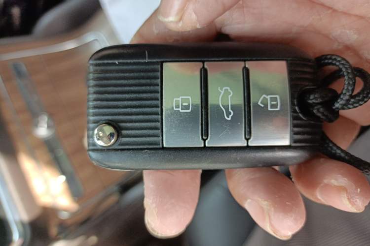 Used Roewe RX8 2018 30T Smart Connectivity Four-Wheel Drive Flagship Edition Vehicle Key