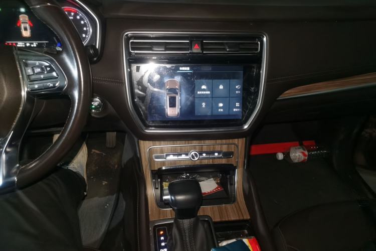 Used Roewe RX8 2018 30T Smart Connectivity Two-Wheel Drive Supreme Edition Audio And AC Panel