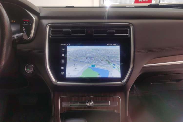 Used Roewe RX8 2018 30T Smart Connectivity All-Wheel Drive Supreme Edition Audio And AC Panel