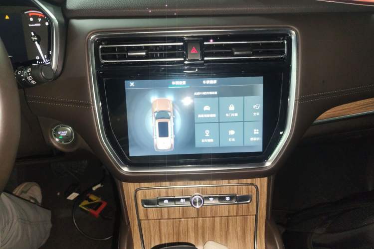 Used Roewe RX8 2018 30T Smart Connectivity Two-Wheel Drive Flagship Edition Audio And AC Panel