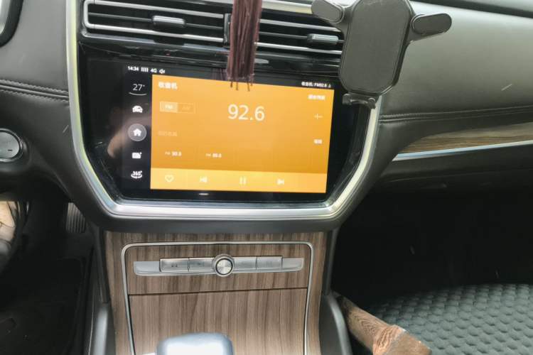 Used Roewe RX8 2018 30T Smart Connectivity Four-Wheel Drive Flagship Edition Audio And AC Panel