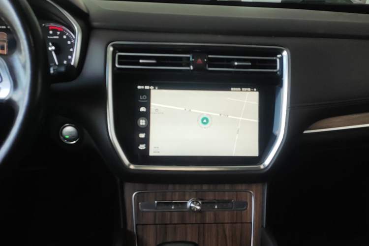 Used Roewe RX8 2018 30T Smart Connectivity Four-Wheel Drive Flagship Edition Audio And AC Panel