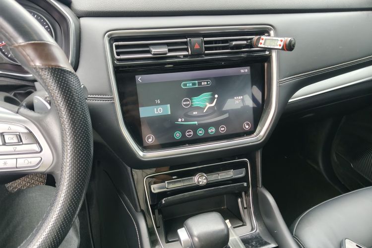 Used Roewe RX8 2018 30T Two-Wheel Drive Flagship Edition Audio And AC Panel