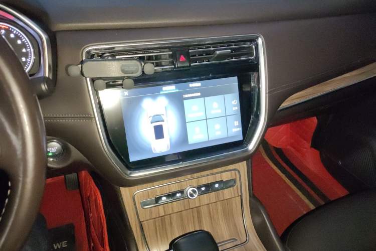 Used Roewe RX8 2018 30T Smart Connectivity Two-Wheel Drive Flagship Edition Audio And AC Panel