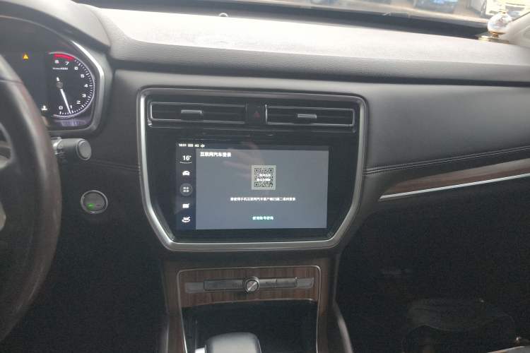Used Roewe RX8 2018 30T Smart Connectivity Two-Wheel Drive Supreme Edition Audio And AC Panel