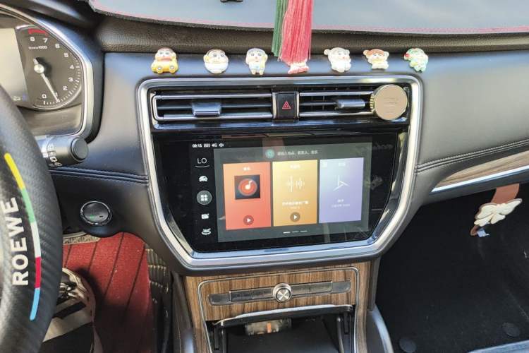 Used Roewe RX8 2018 30T Smart Connectivity Four-Wheel Drive Flagship Edition Audio And AC Panel