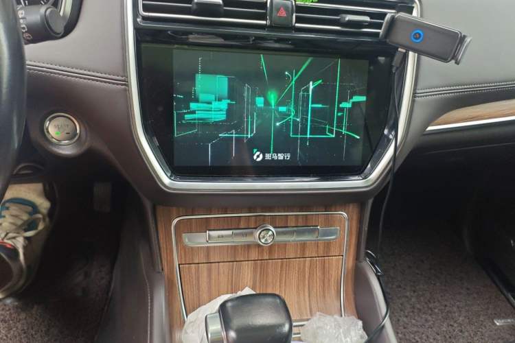 Used Roewe RX8 2018 30T Smart Connectivity Two-Wheel Drive Flagship Edition Audio And AC Panel