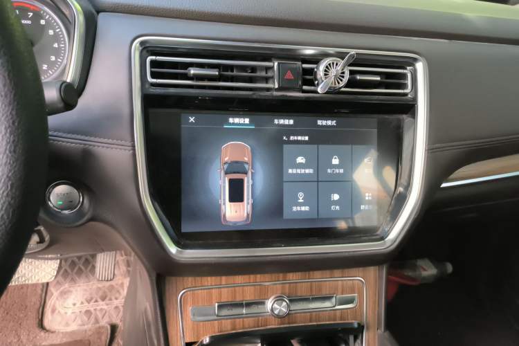 Used Roewe RX8 2018 30T Smart Connectivity All-Wheel Drive Supreme Edition Audio And AC Panel