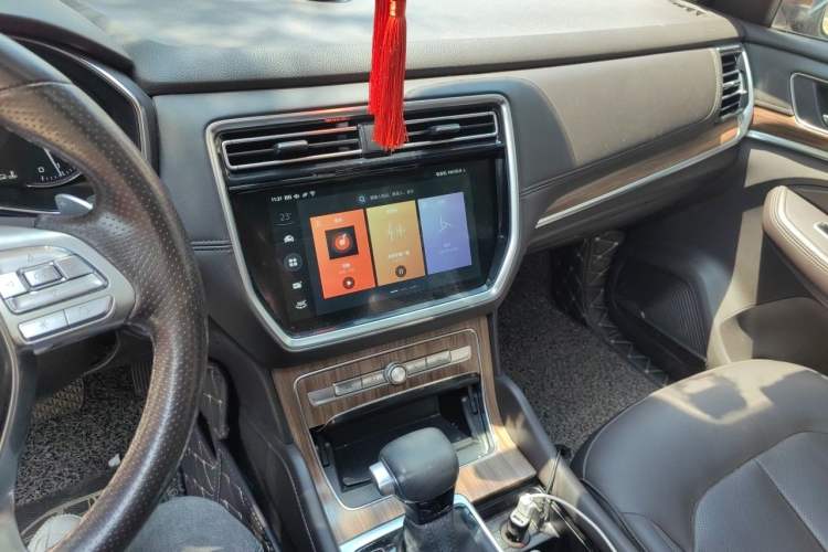 Used Roewe RX8 2018 30T Smart Connectivity All-Wheel Drive Supreme Edition Audio And AC Panel
