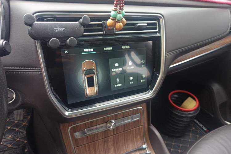 Used Roewe RX8 2018 30T Smart Connectivity All-Wheel Drive Supreme Edition Audio And AC Panel