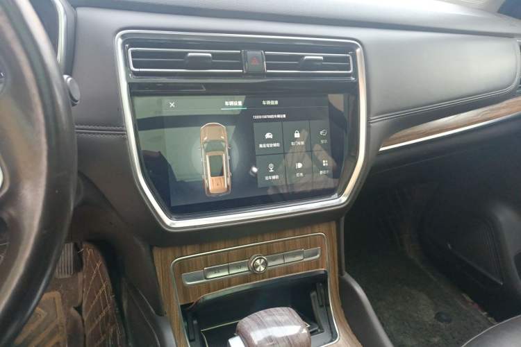 Used Roewe RX8 2018 30T Smart Connectivity Two-Wheel Drive Flagship Edition Audio And AC Panel