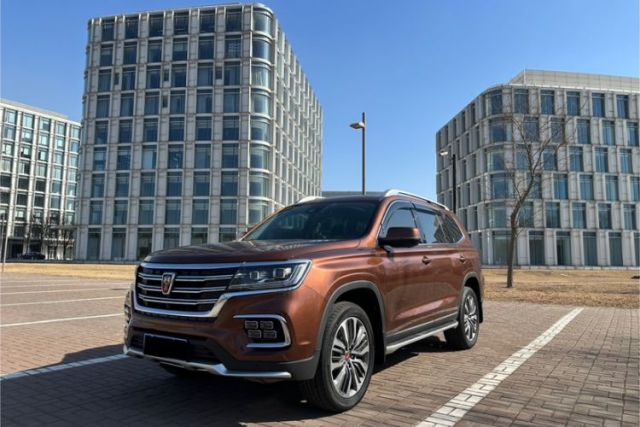 Roewe RX8 2018 30T Smart Connectivity All-Wheel Drive Supreme Edition مستعملة