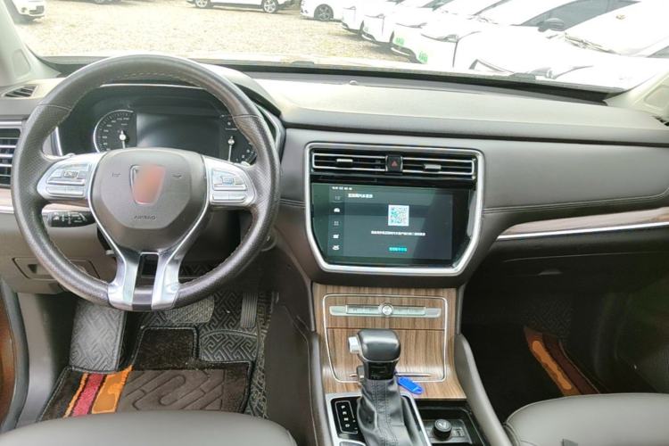 Used Roewe RX8 2018 30T Smart Connectivity All-Wheel Drive Supreme Edition Center Console