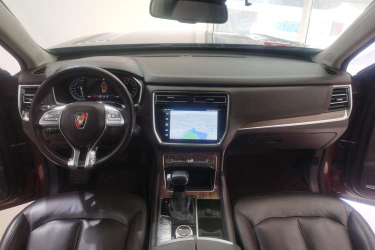 Used Roewe RX8 2018 30T Smart Connectivity All-Wheel Drive Supreme Edition Center Console