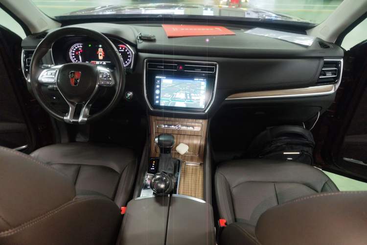 Used Roewe RX8 2018 30T Smart Connectivity Two-Wheel Drive Flagship Edition Center Console