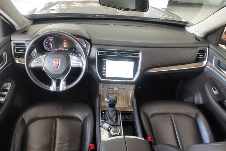 Used Roewe RX8 2018 30T Smart Connectivity Four-Wheel Drive Flagship Edition Center Console