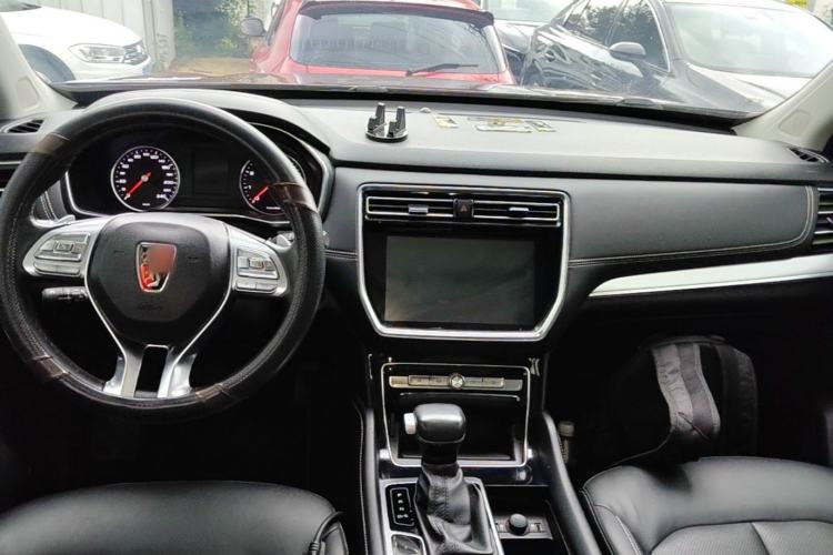 Used Roewe RX8 2018 30T Two-Wheel Drive Flagship Edition Center Console