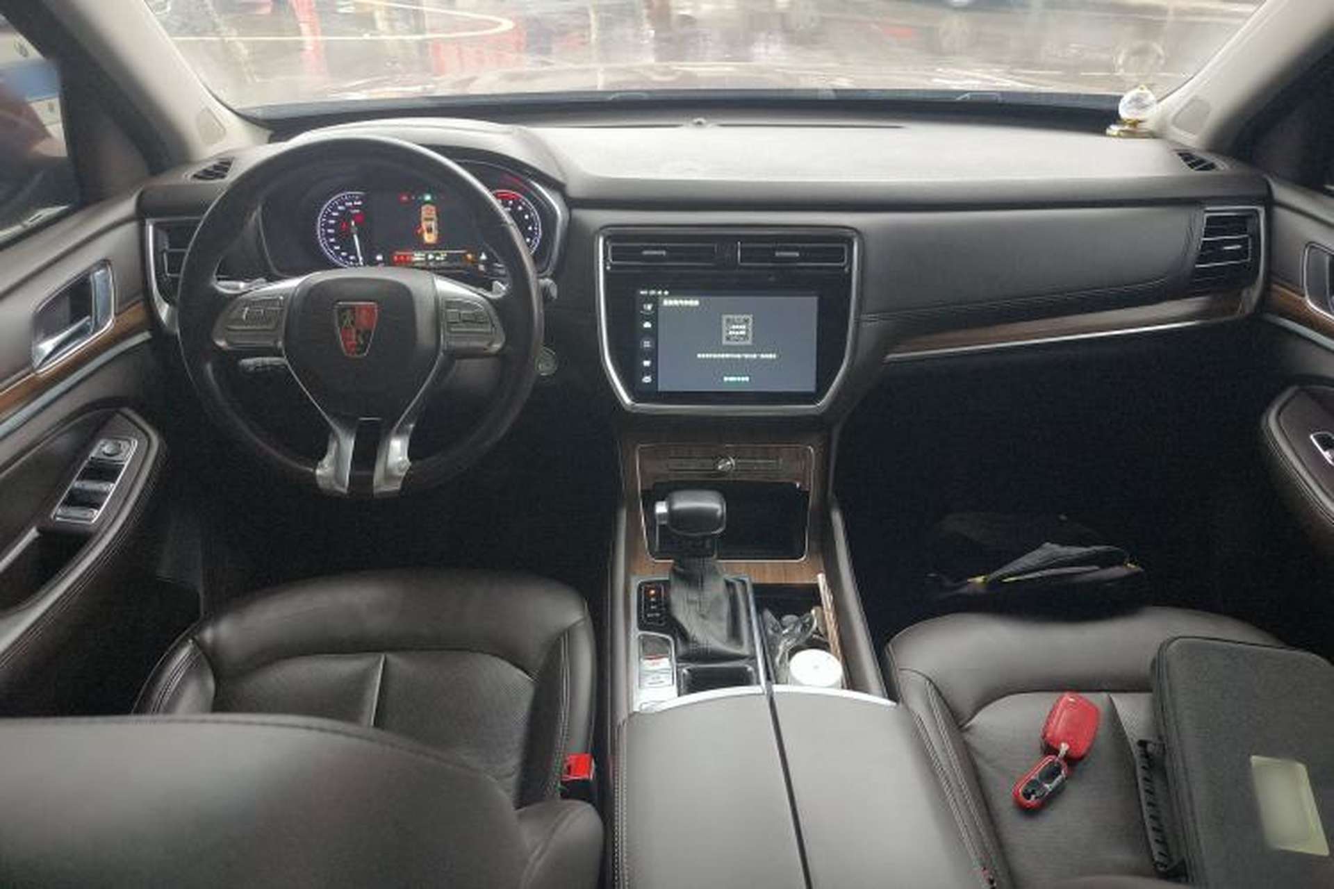 Used Roewe RX8 2018 30T Smart Connectivity Two-Wheel Drive Supreme Edition Center Console