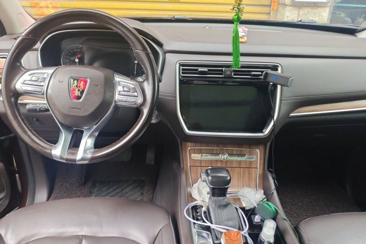 Used Roewe RX8 2018 30T Smart Connectivity Two-Wheel Drive Flagship Edition Center Console