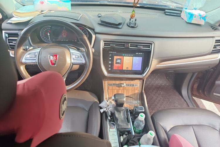Used Roewe RX8 2018 30T Smart Connectivity Two-Wheel Drive Supreme Edition Center Console