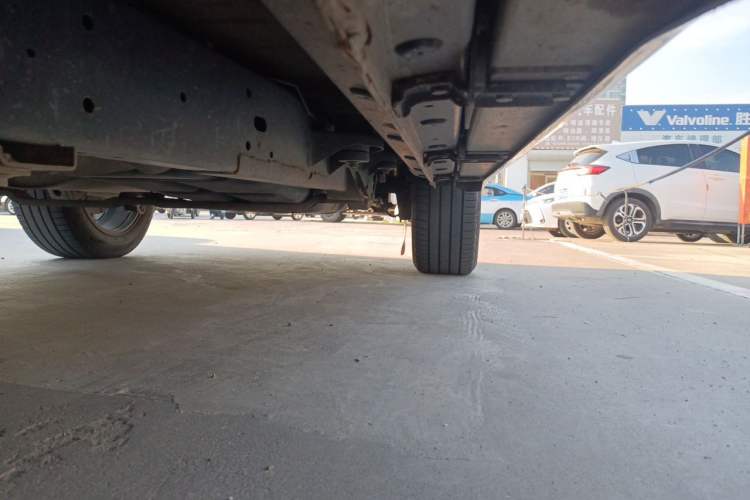 Used Roewe RX8 2018 30T Smart Connectivity Four-Wheel Drive Flagship Edition Chassis Front Left